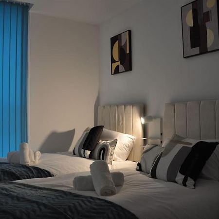 Stunning 2 Bedroom Apt Milton Keynes Exteriör bild