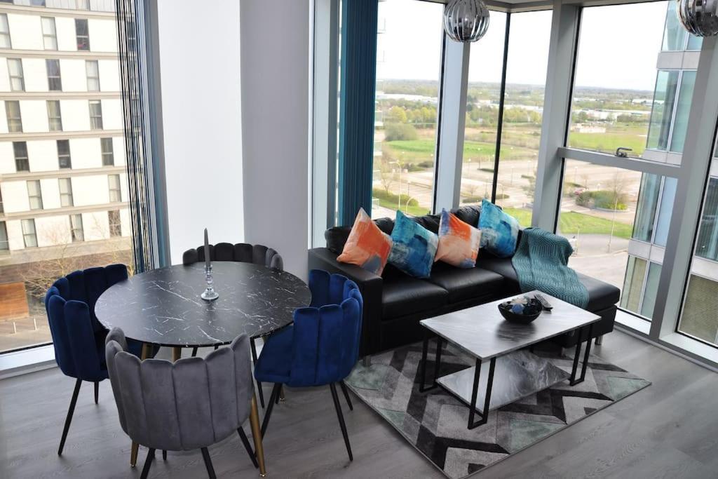 Stunning 2 Bedroom Apt Milton Keynes Exteriör bild