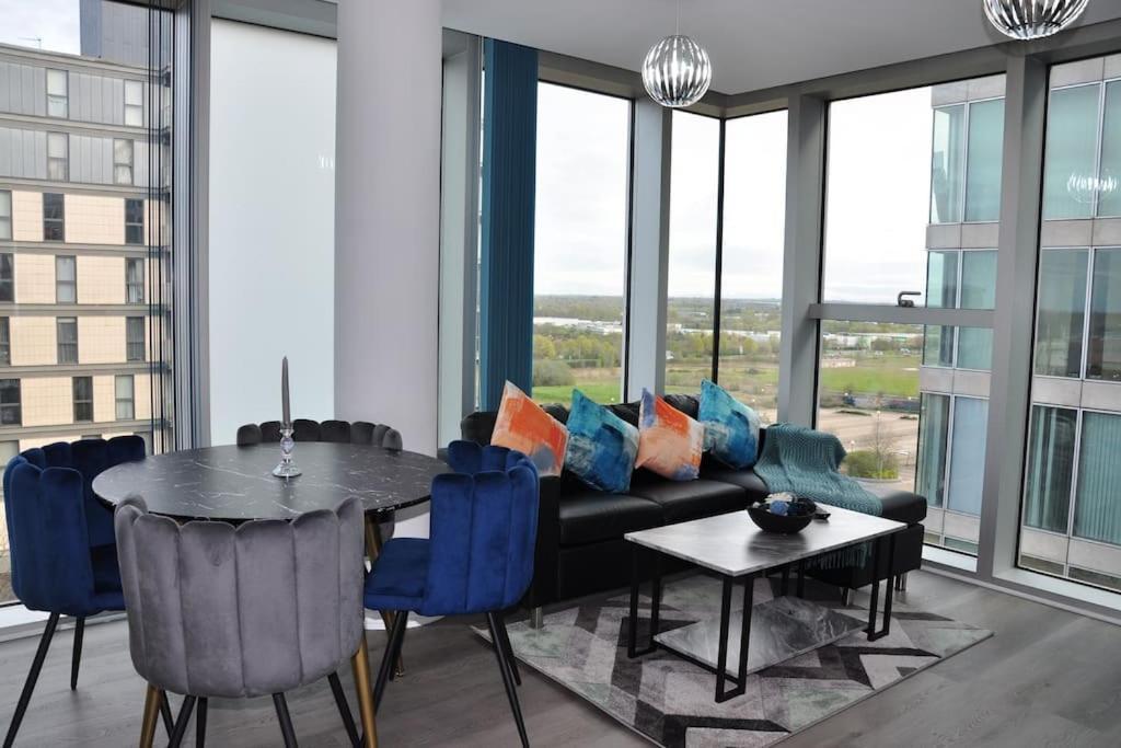 Stunning 2 Bedroom Apt Milton Keynes Exteriör bild