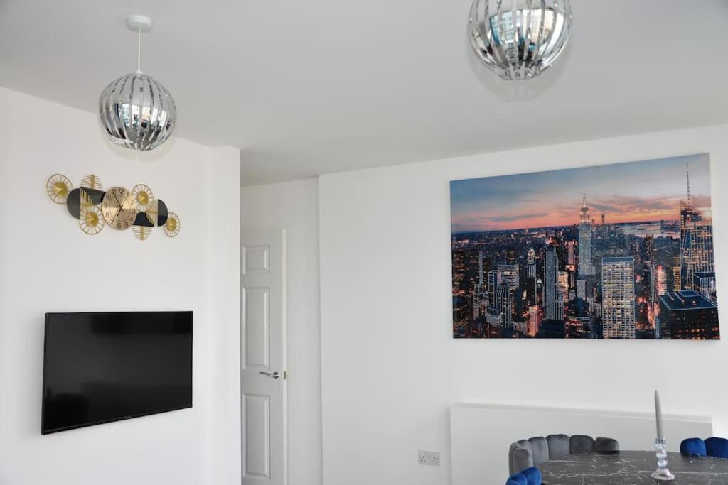 Stunning 2 Bedroom Apt Milton Keynes Exteriör bild