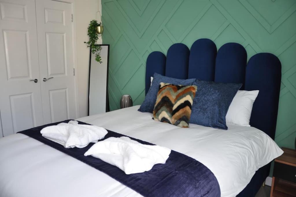 Stunning 2 Bedroom Apt Milton Keynes Exteriör bild