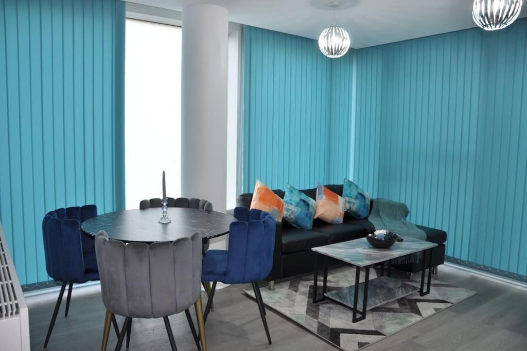 Stunning 2 Bedroom Apt Milton Keynes Exteriör bild