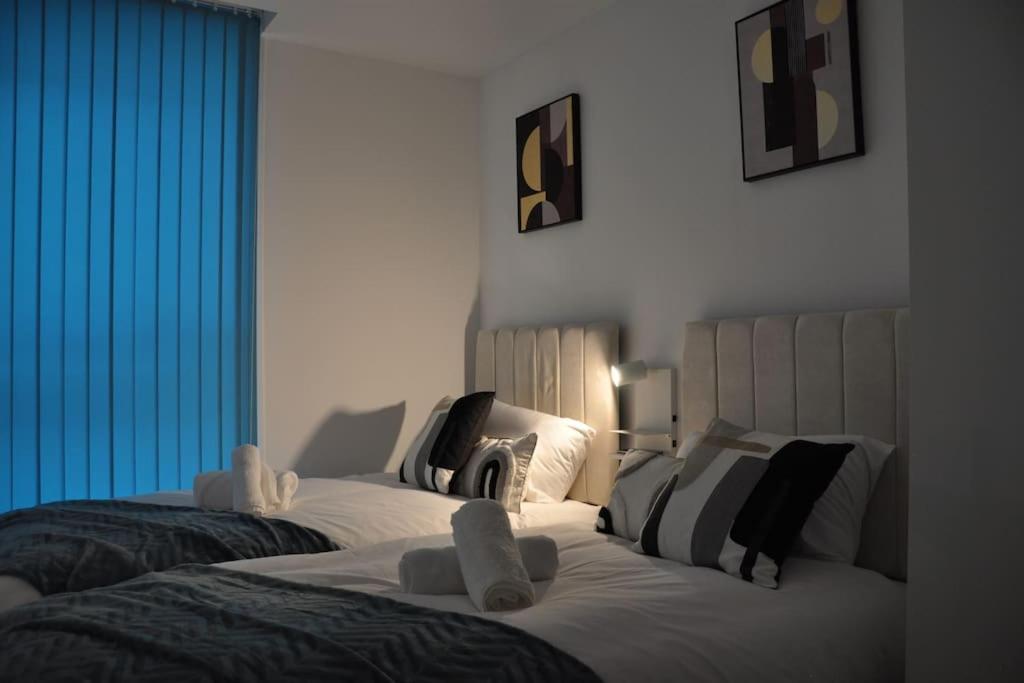 Stunning 2 Bedroom Apt Milton Keynes Exteriör bild