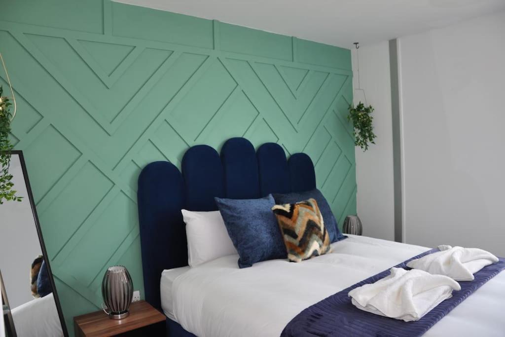 Stunning 2 Bedroom Apt Milton Keynes Exteriör bild