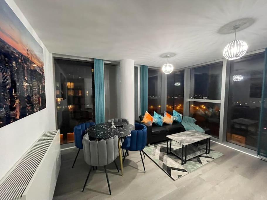 Stunning 2 Bedroom Apt Milton Keynes Exteriör bild
