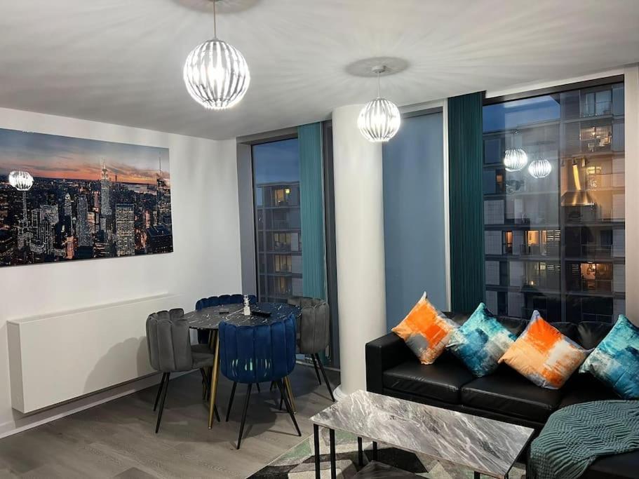Stunning 2 Bedroom Apt Milton Keynes Exteriör bild