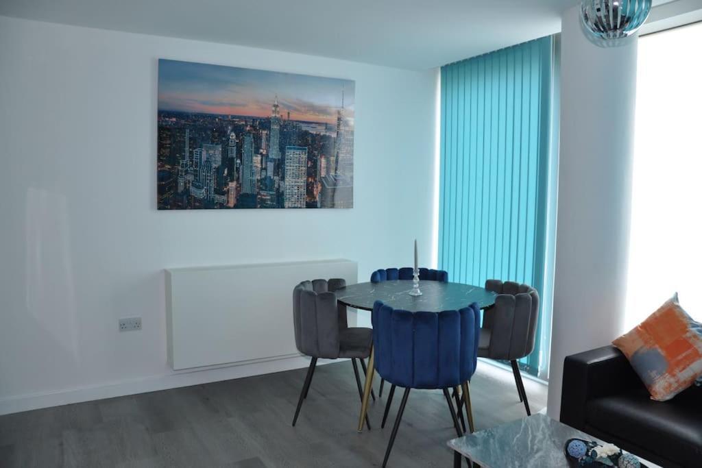 Stunning 2 Bedroom Apt Milton Keynes Exteriör bild